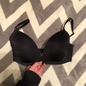 Victoria’s Secret wireless Bra Size 34 DD